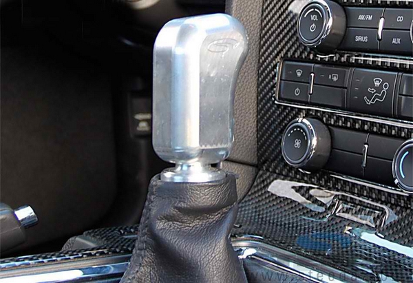 Mustang Comfort Pro Polished Billet w/ Logo Shifter Knob (05-10)